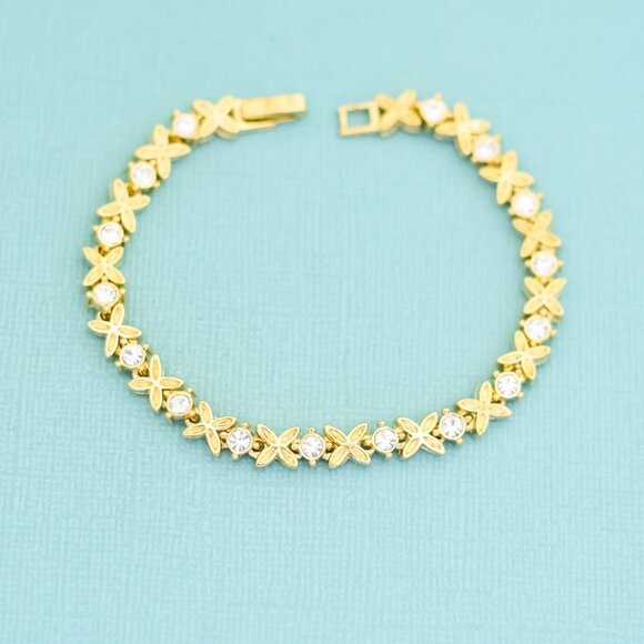7 1/2 inch, Vintage Clear Rhinestones Cross Links Gold Tone Bracelet - E41 - Picture 1 of 3